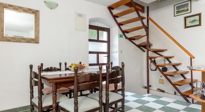 Apartment Old Stone House 로크바 로고즈니차 객실 사진